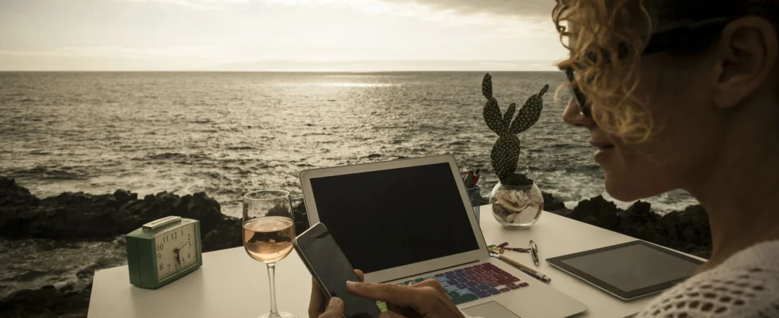 The Executive Nomad: High-End Hardware for Seamless Global Business Travel
